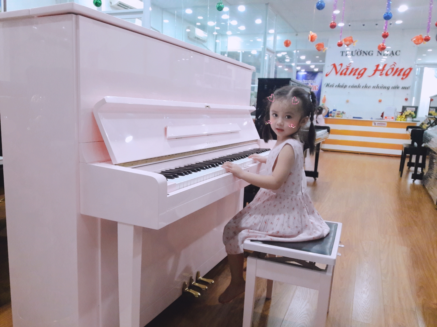 dạy học đàn piano cho trẻ em