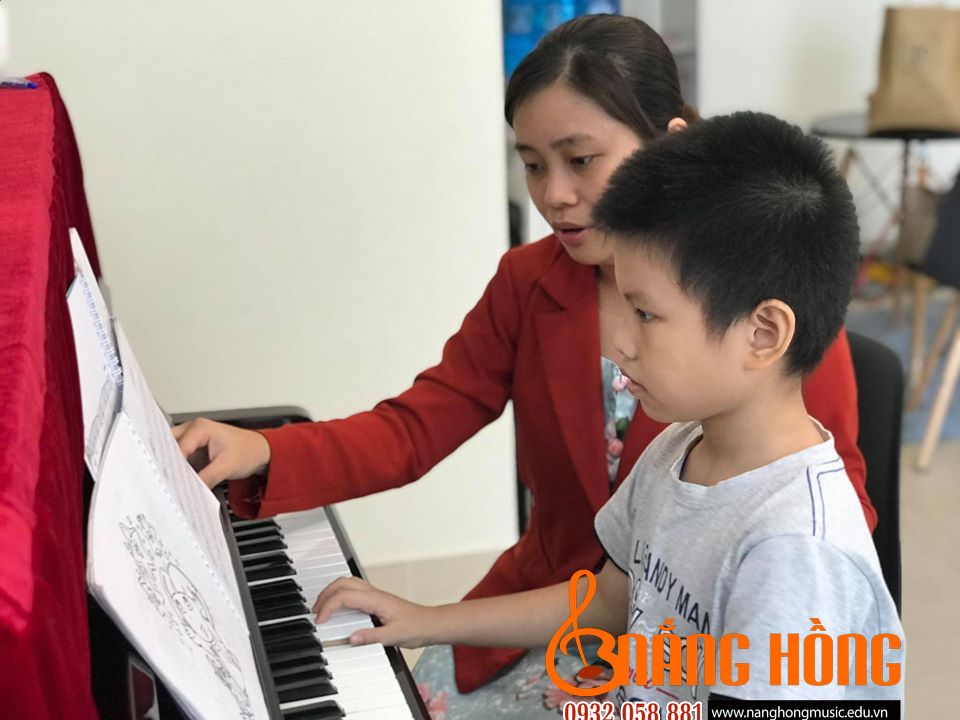 dạy học đàn piano cho trẻ em