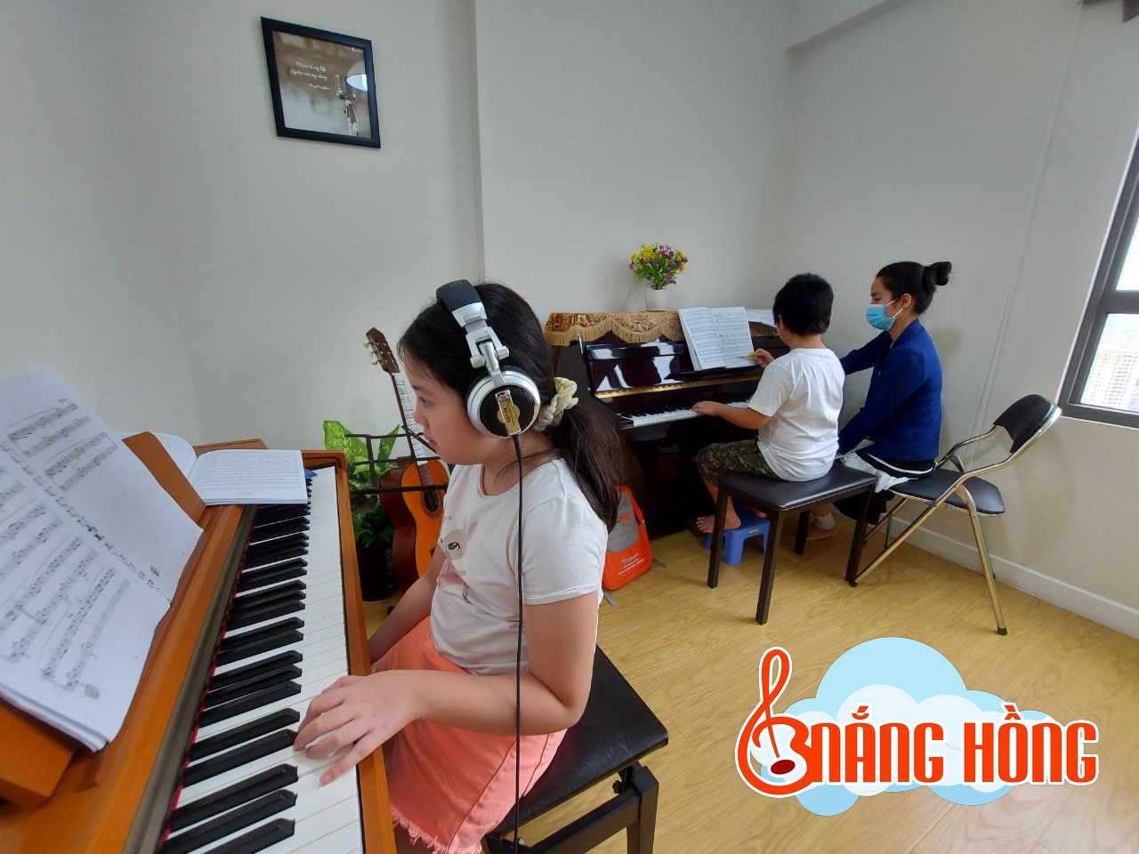 lớp học piano tại Nắng Hồng Music