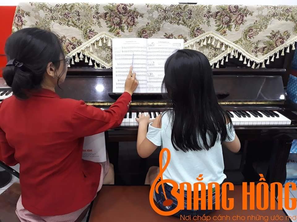 Nên cho trẻ học piano hay organ