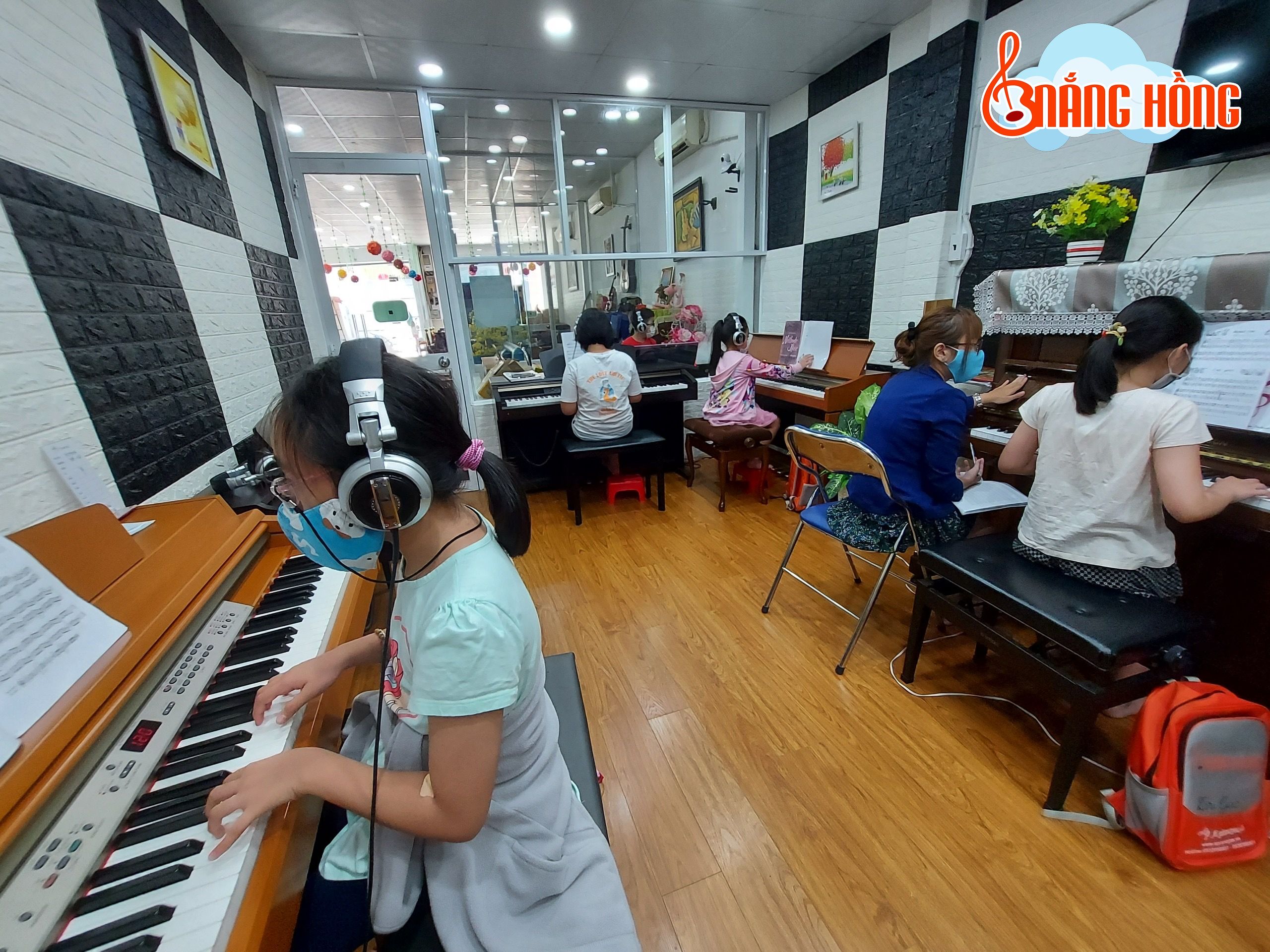 Nắng Hồng Music - địa chỉ dạy đàn piano uy tín 