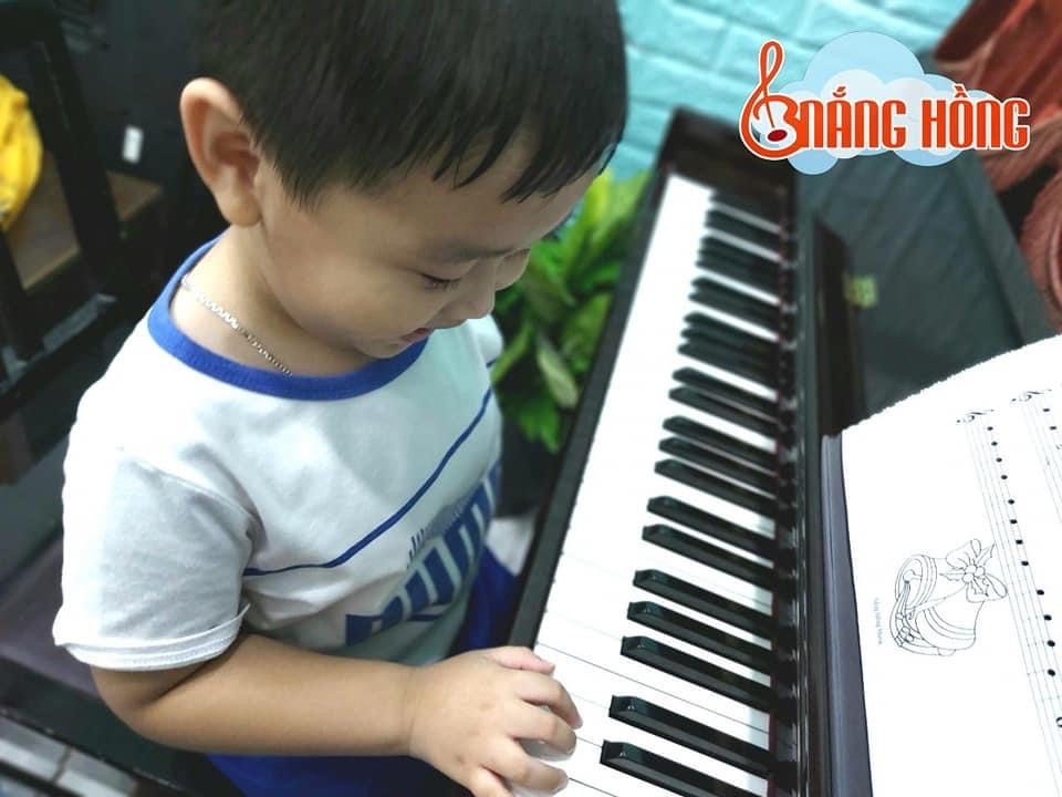 Học trò nhỏ tuổi nhất tại Nắng Hồng Music